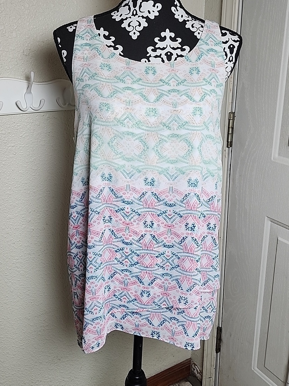Cabi Heart Of Cabi Mosaic Print Top Blouse Sleeveless Style 250 Size Large